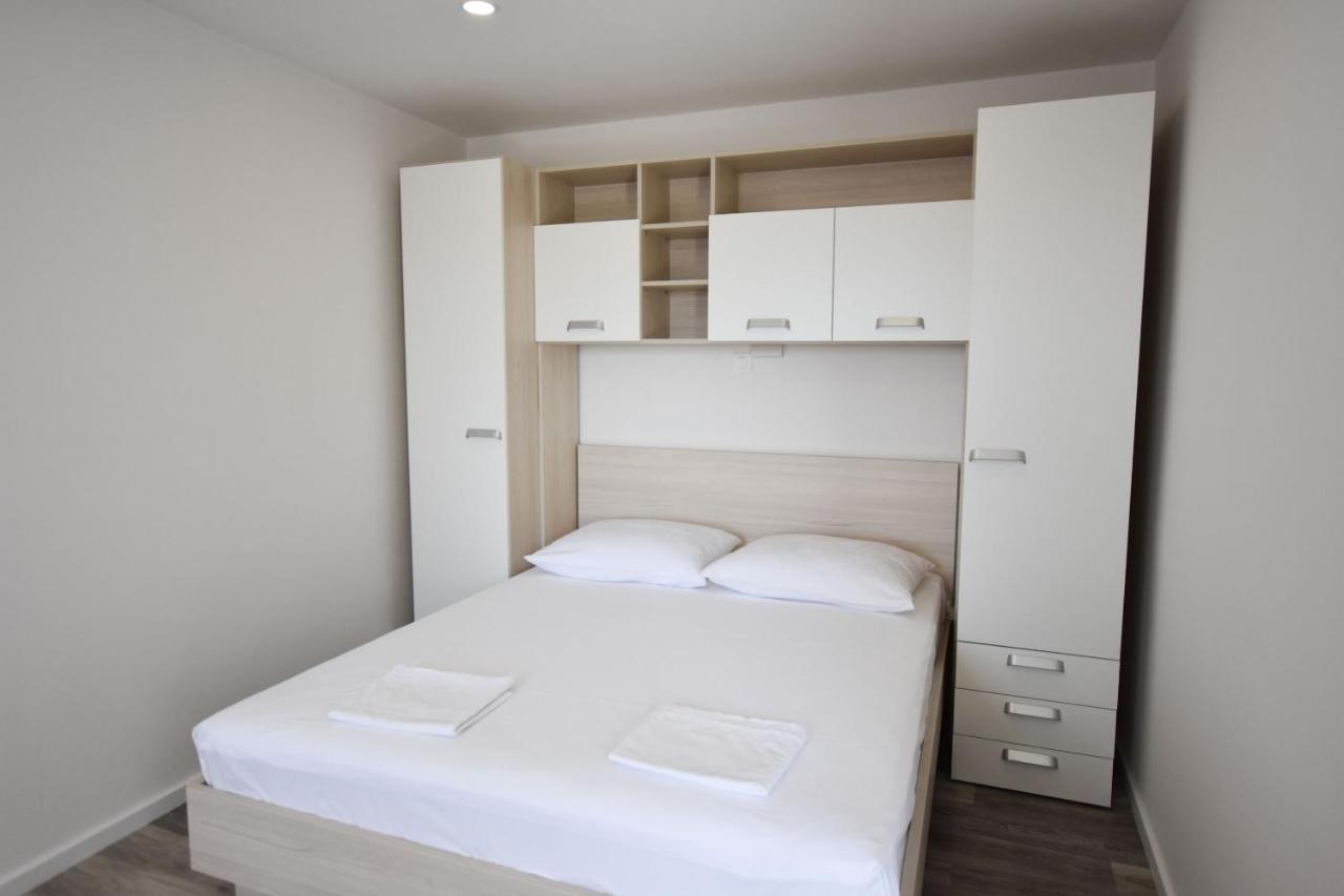 Apartments Anica Primosten Exterior photo